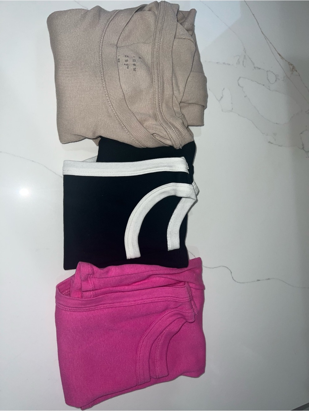 a new day brand (2) tank tops (1) short sleeved shirt